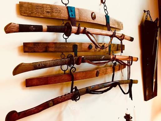 Vertical vs. Horizontal Mounts: How to Safely Wall-Display Heavy Replica Blades