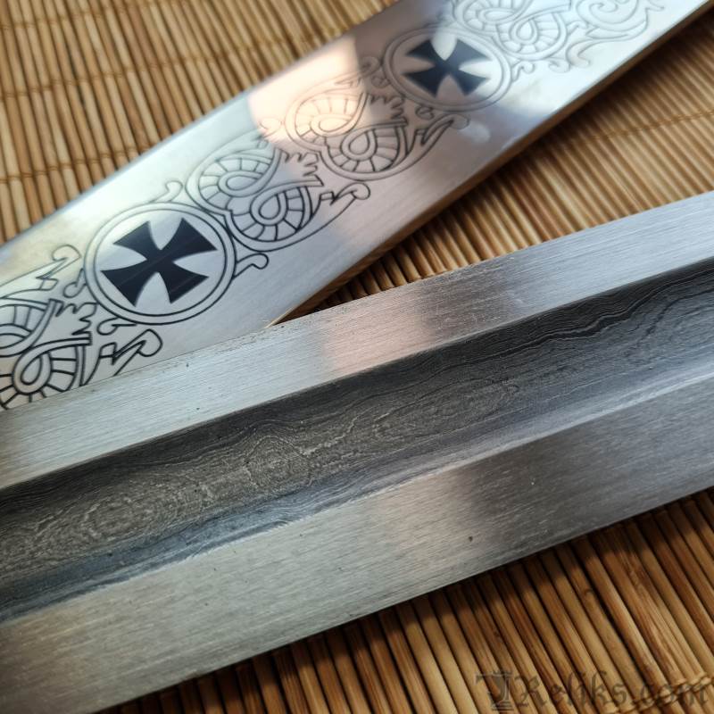 High Carbon Steel vs. Stainless Steel Katanas: Which Is Better for Display?